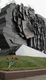 Памятник жертвам немецкого пересыльного лагеря «Дулаг-184»