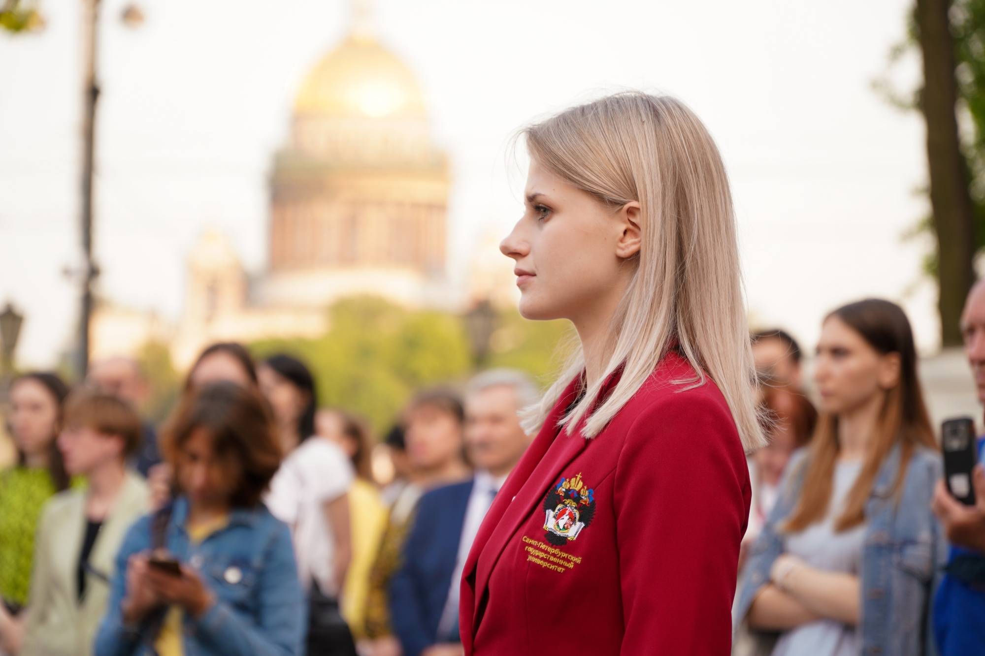 Сессии в университетах 2024. Памятник Универсанту в Санкт-Петербурге. Мероприятия Петербурга. На выпускной 2024 институт. Каникулы в университетах 2024.