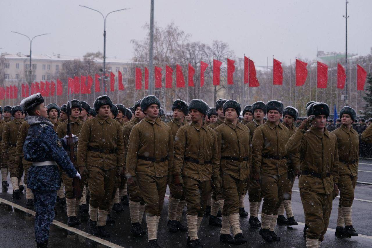 В Самаре прошел парад Памяти «Наша семья - наша Победа!»