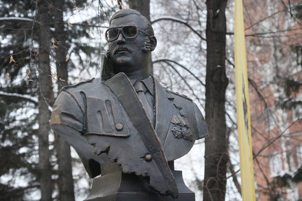 В Барнауле открыт бюст разведчику-нелегалу Виталию Нуйкину